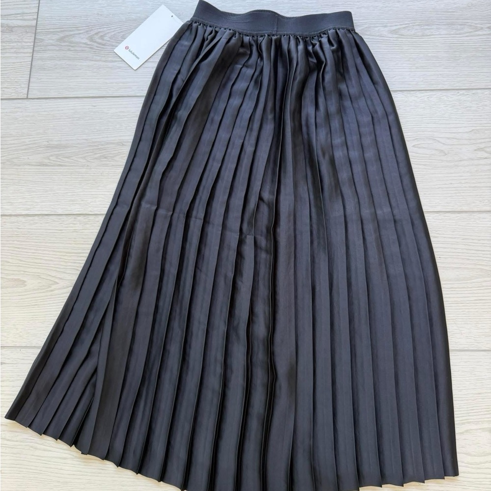 Lululemon Athletica Gray Pleated Midi Skirt for Work